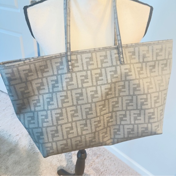 Fendi Monogram Gray canvas Tote - Picture 3 of 11